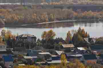 В Новосибирске выставили на продажу поместье у воды